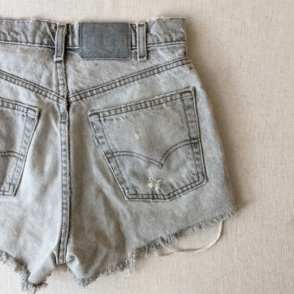 Vintage Levi's 90s SilverTab Loose Denim Short Gray Light Wash Cut Off High Rise